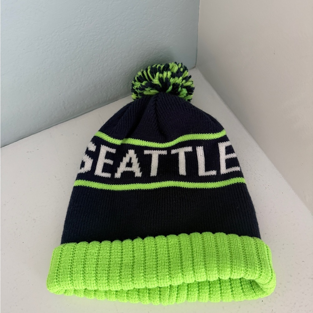 Seattle Seahawk NFL Knit Beanie with Pom Pom New no tags
